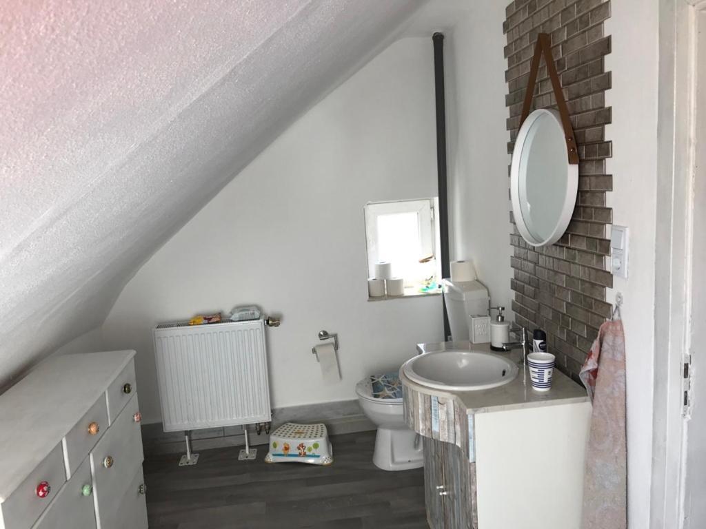 Appartement Im Einfamilienhaus, Automobil Und Robert Schumann Stadt *